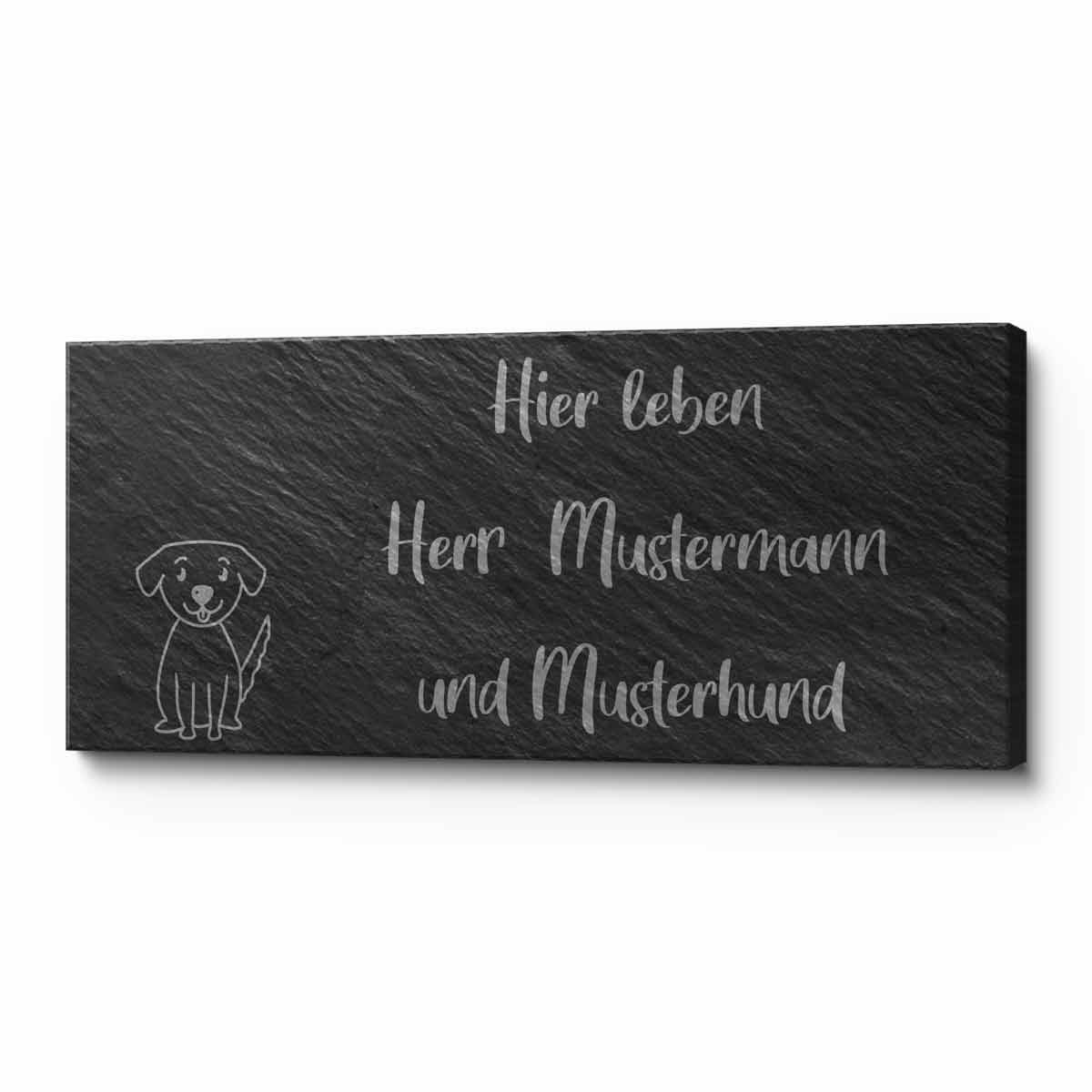 Seitenansicht des Schiefer-Türschilds mit Hunde-Motiv und individueller Namensgravur