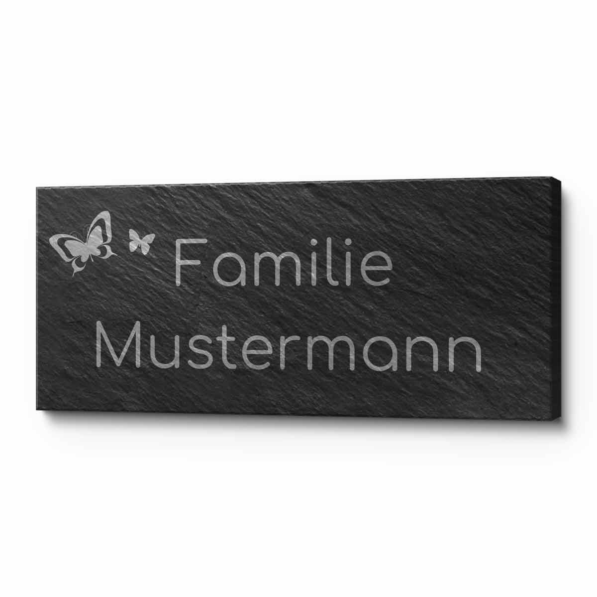 Seitenansicht des Schiefer-Türschilds mit Schmetterling-Motiv und individueller Namensgravur