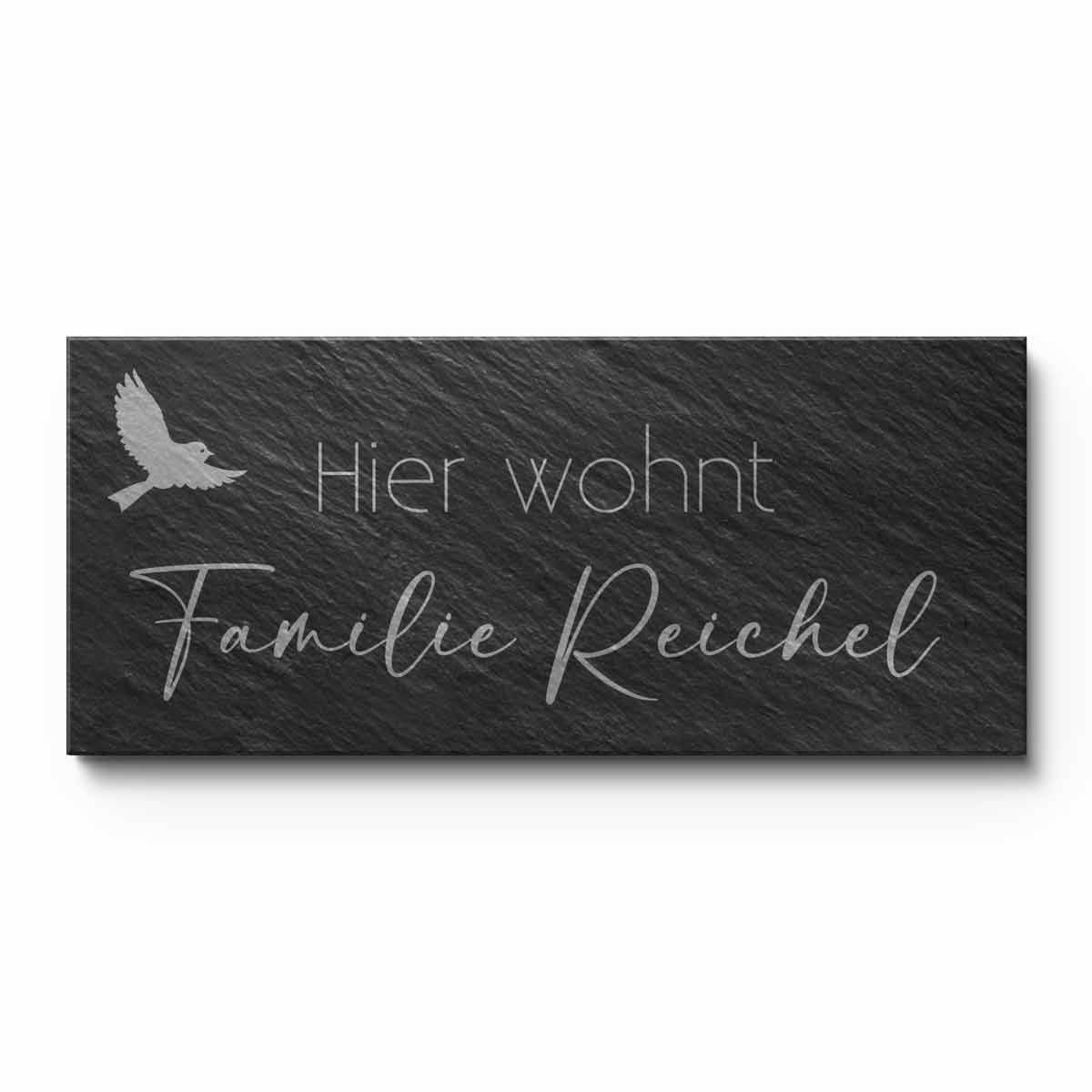 Türschild aus Schiefer mit Vogel-Motiv in Schreibschrift und individueller Namensgravur